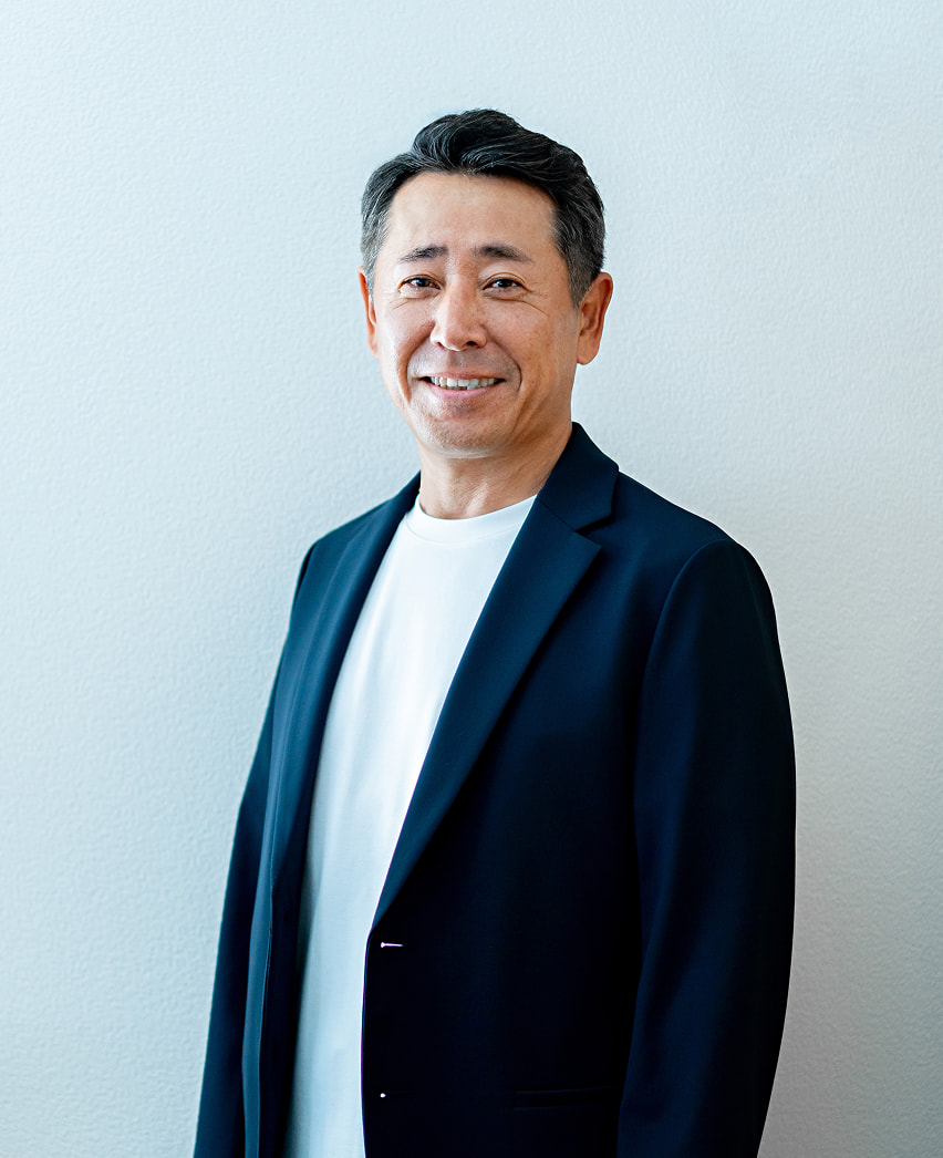 黒いジャケットを着た男性のプロフィール写真